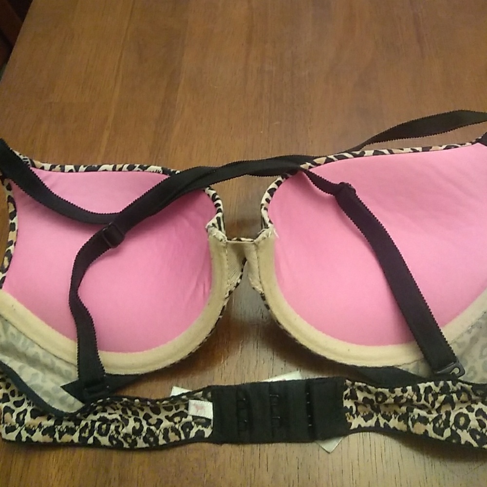 Pink Victoria's Secret bra - Picture 3 of 4